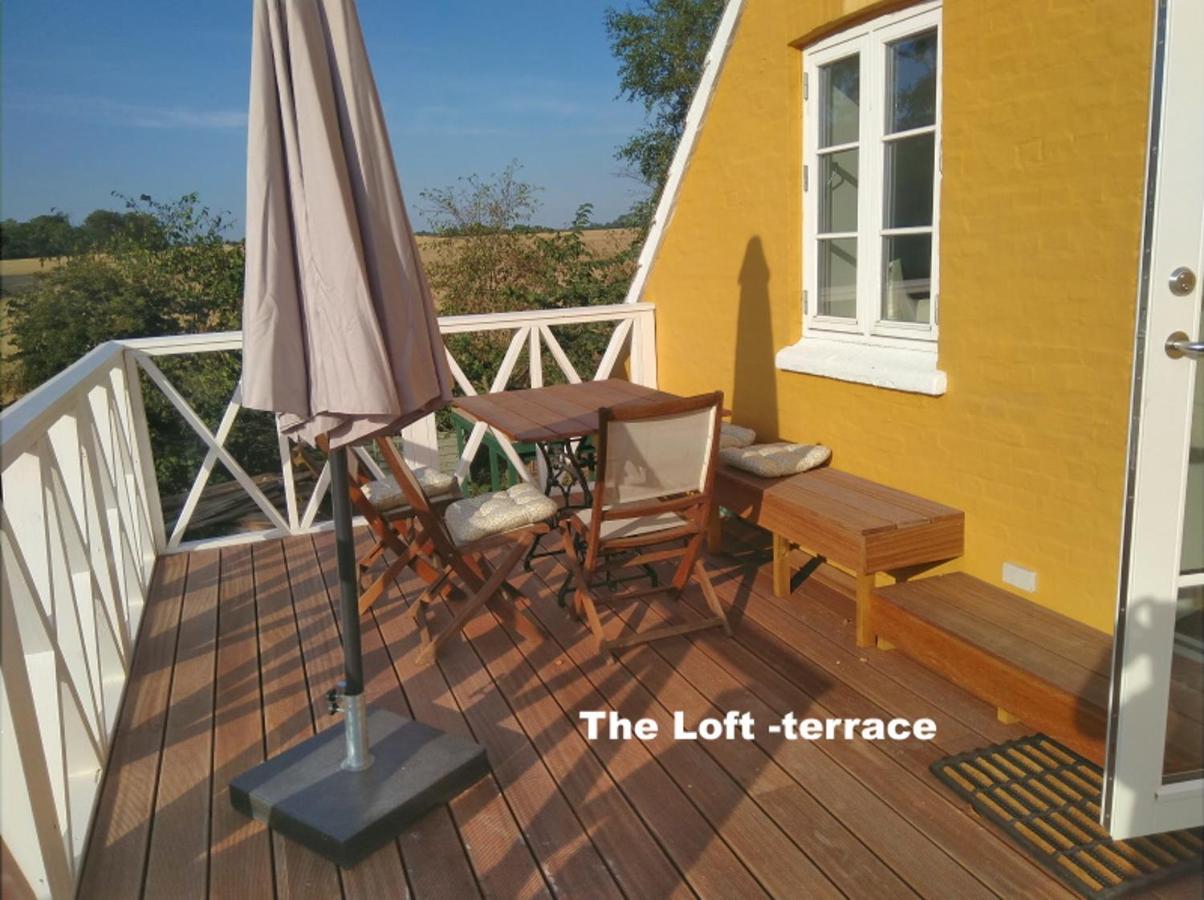 The 'Loft' Apartment- "Den Gule Svane" Guest House - Near Ronne & Beach Bagian luar foto