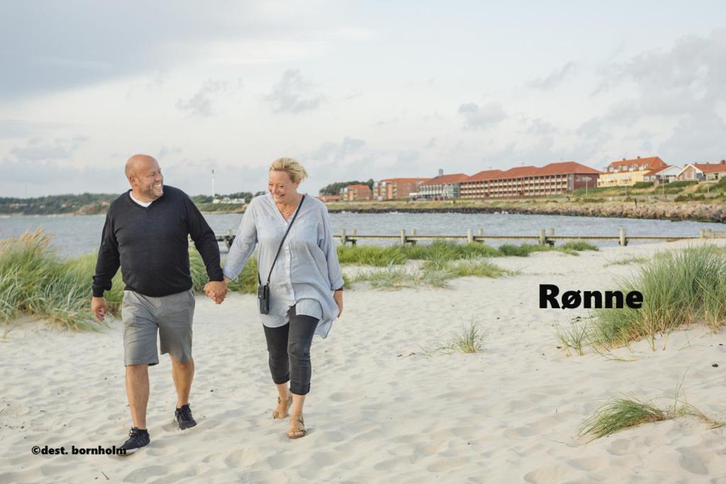 The 'Loft' Apartment- "Den Gule Svane" Guest House - Near Ronne & Beach Bagian luar foto