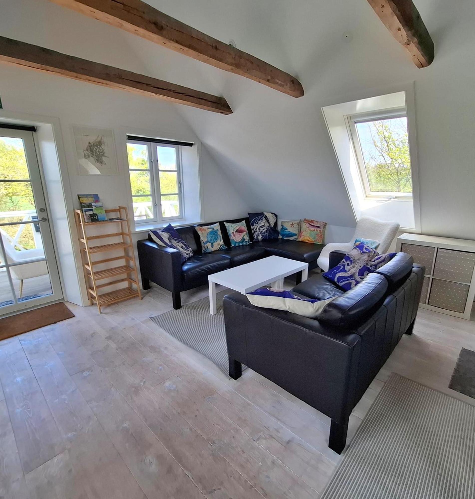 The 'Loft' Apartment- "Den Gule Svane" Guest House - Near Ronne & Beach Bagian luar foto
