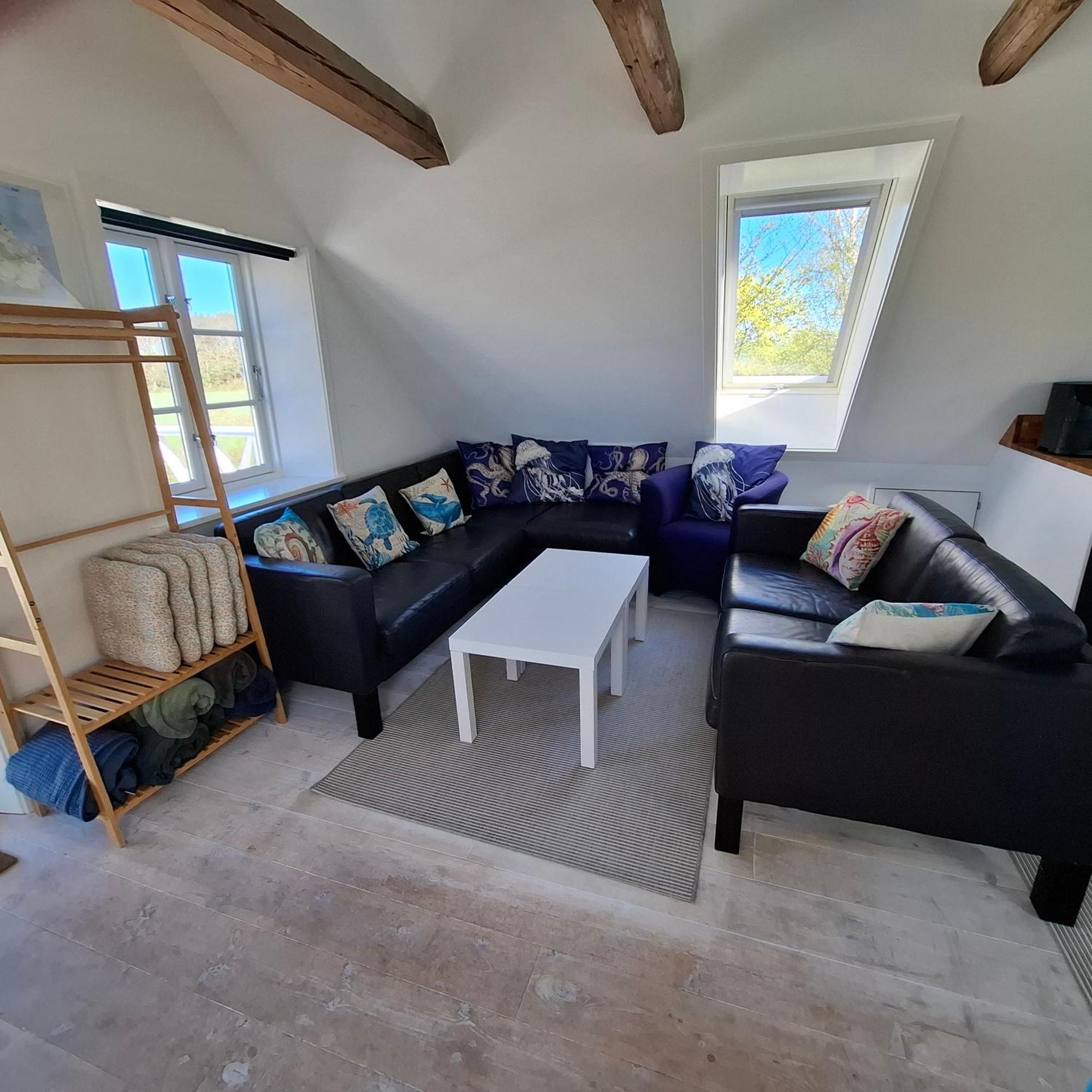 The 'Loft' Apartment- "Den Gule Svane" Guest House - Near Ronne & Beach Bagian luar foto