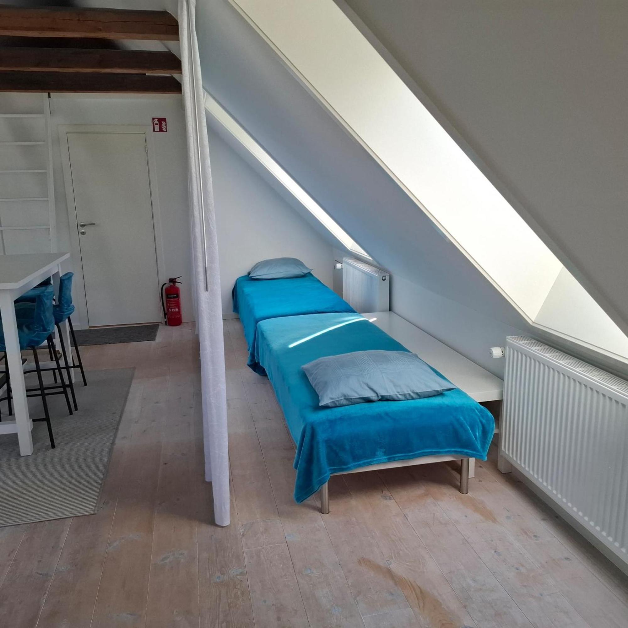The 'Loft' Apartment- "Den Gule Svane" Guest House - Near Ronne & Beach Bagian luar foto
