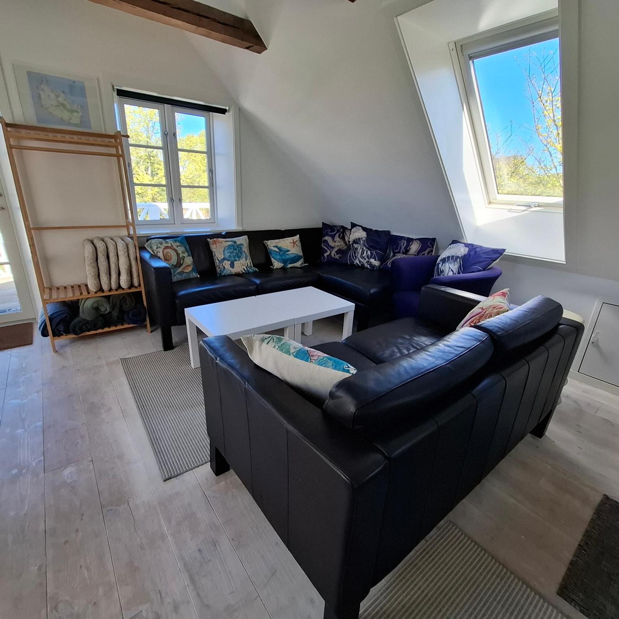 The 'Loft' Apartment- "Den Gule Svane" Guest House - Near Ronne & Beach Bagian luar foto